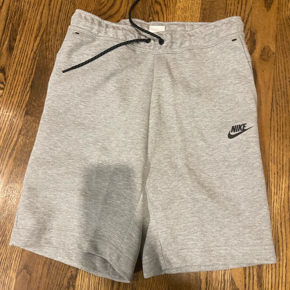 Mens Nike Tech shorts sz S NEW